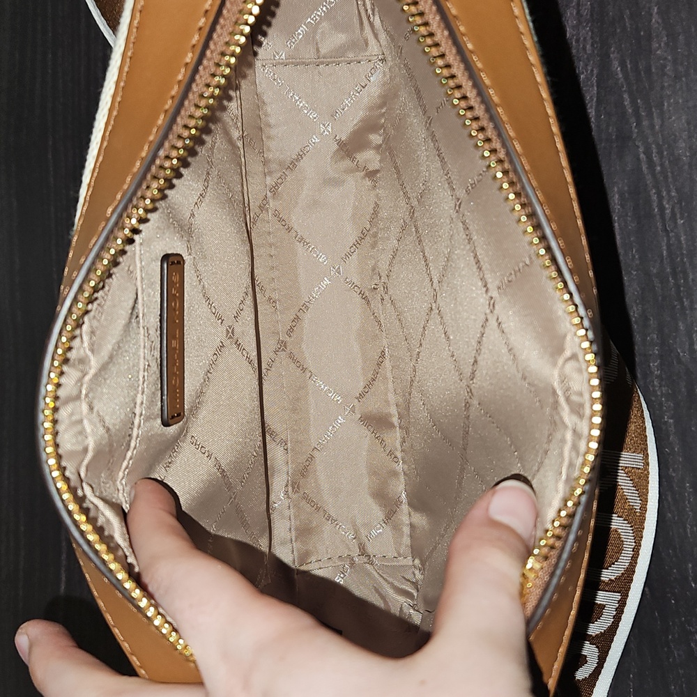 🚨SOLD🚨Michael kors Nwt crossbody $258 Retail - Picture 10 of 11
